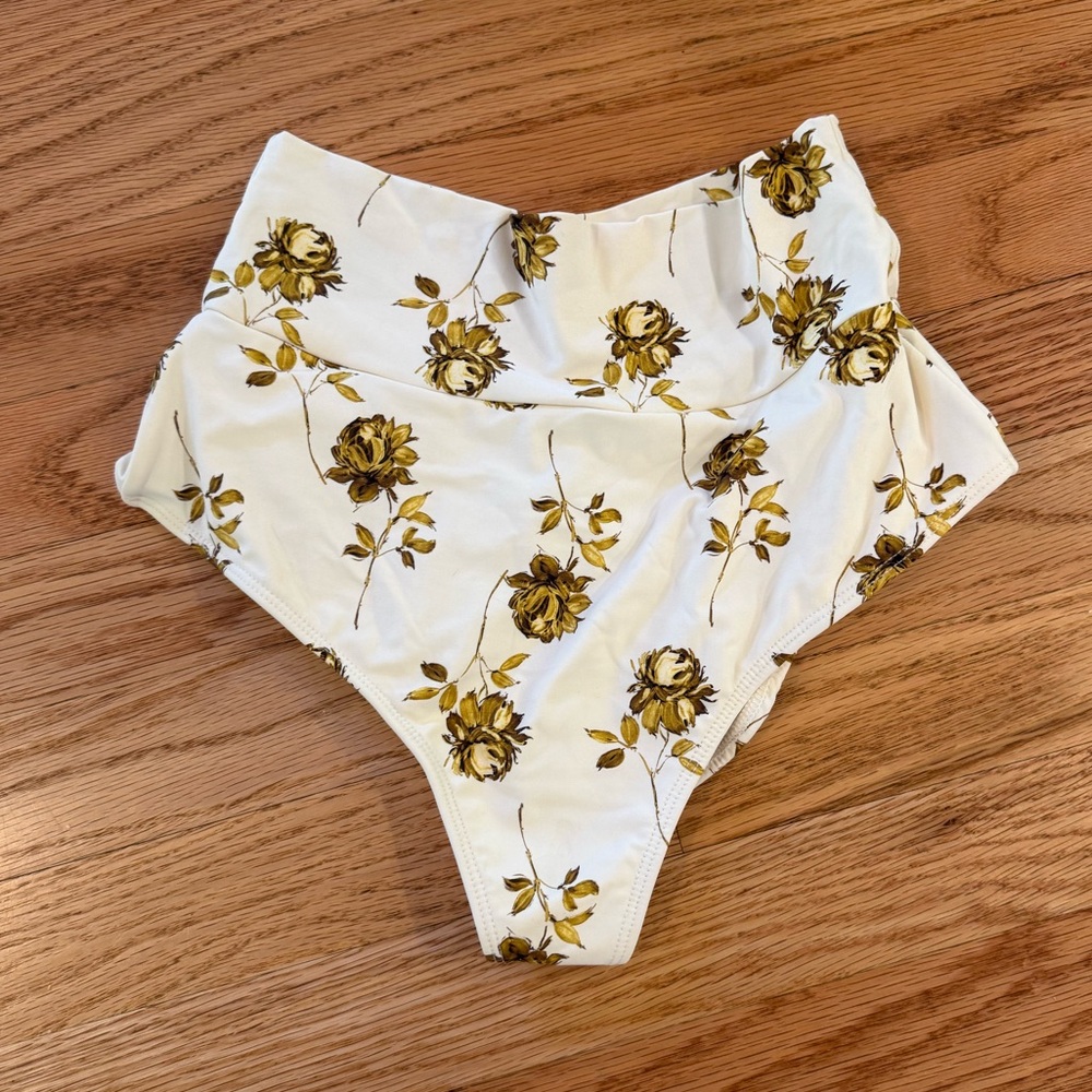 MONTCE gold filigree added coverage high waisted bottom size small